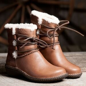 UGG Australia Gravy Brown Caspia 1932 Sheepskin Lining Leather Boots Size 9